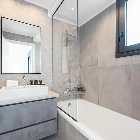 Maison Du Jardin 2-bedroom Private Outdoor Jacuzzi *