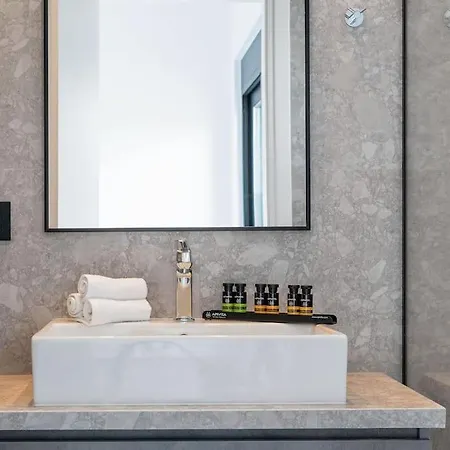 Maison Du Jardin 2-bedroom Private Outdoor Jacuzzi Apartment Rhodes City