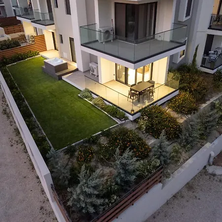 Maison Du Jardin 2-bedroom Private Outdoor Jacuzzi * Rhodes City