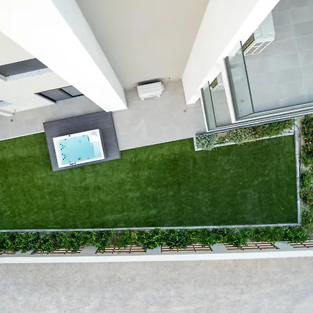 Maison Du Jardin 2-bedroom Private Outdoor Jacuzzi Apartment Rhodes City