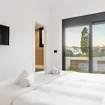 Maison Du Jardin 2-bedroom Private Outdoor Jacuzzi עיר רודוס