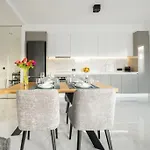 Apartamento Maison Du Jardin 2-bedroom Private Outdoor Jacuzzi *