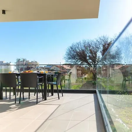 Apartamento Maison Du Jardin 2-bedroom Private Outdoor Jacuzzi *