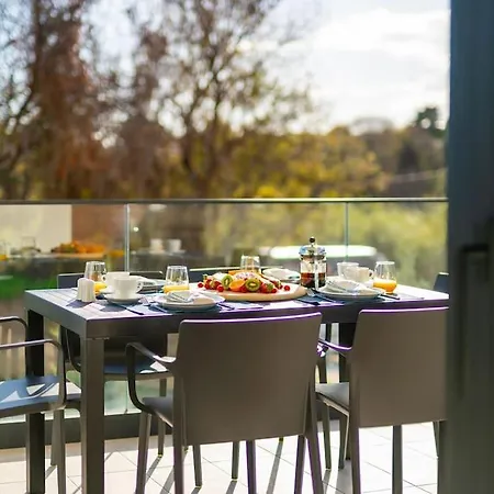 Maison Du Jardin 2-bedroom Private Outdoor Jacuzzi Apartment *