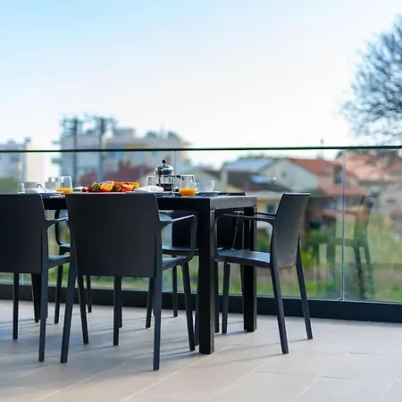 Maison Du Jardin 2-bedroom Private Outdoor Jacuzzi Apartament