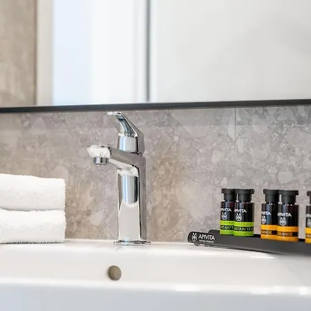 Maison Du Jardin 2-bedroom Private Outdoor Jacuzzi Apartament Rhodes City