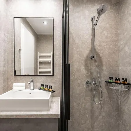 Maison Du Jardin 2-bedroom Private Outdoor Jacuzzi *