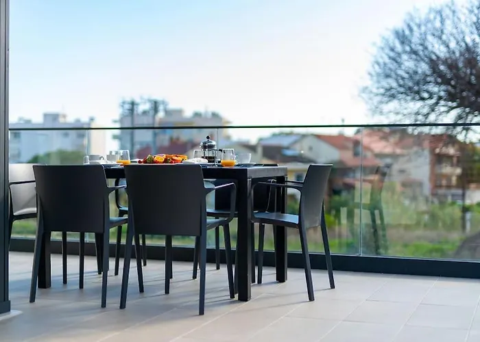 Maison Du Jardin 2-bedroom Private Outdoor Jacuzzi Apartament