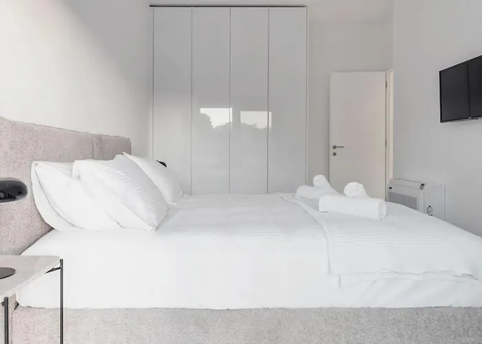 Apartament Maison Du Jardin 2-bedroom Private Outdoor Jacuzzi