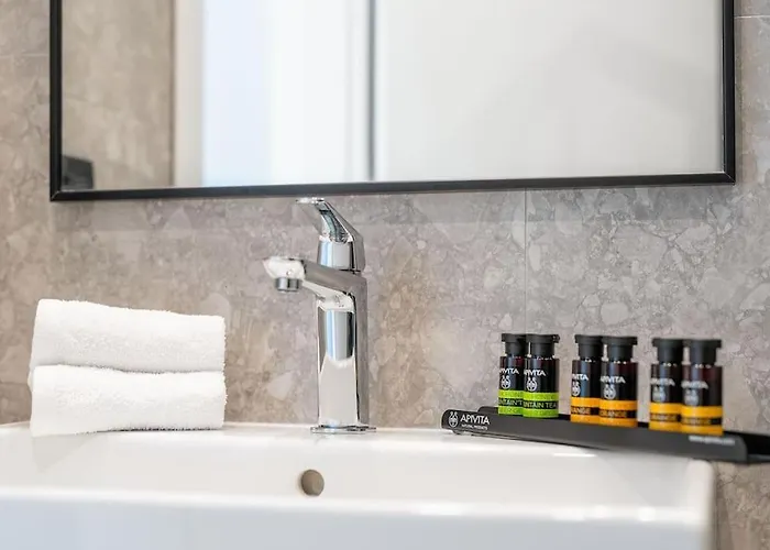 Maison Du Jardin 2-bedroom Private Outdoor Jacuzzi Apartament Rhodes City