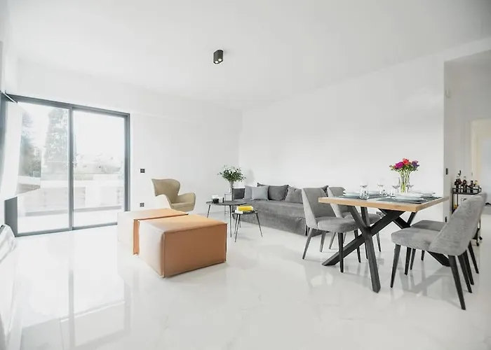 Maison Du Jardin 2-bedroom Private Outdoor Jacuzzi Rhodes City