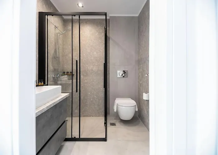 Maison Du Jardin 2-bedroom Private Outdoor Jacuzzi Apartament *