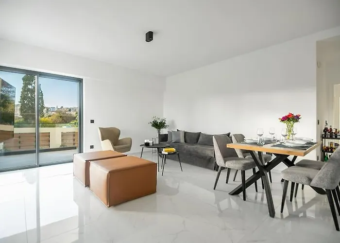 Maison Du Jardin 2-bedroom Private Outdoor Jacuzzi Apartament